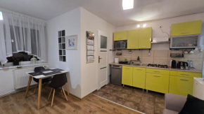 Apartament dwupoziomowy z kominkiem